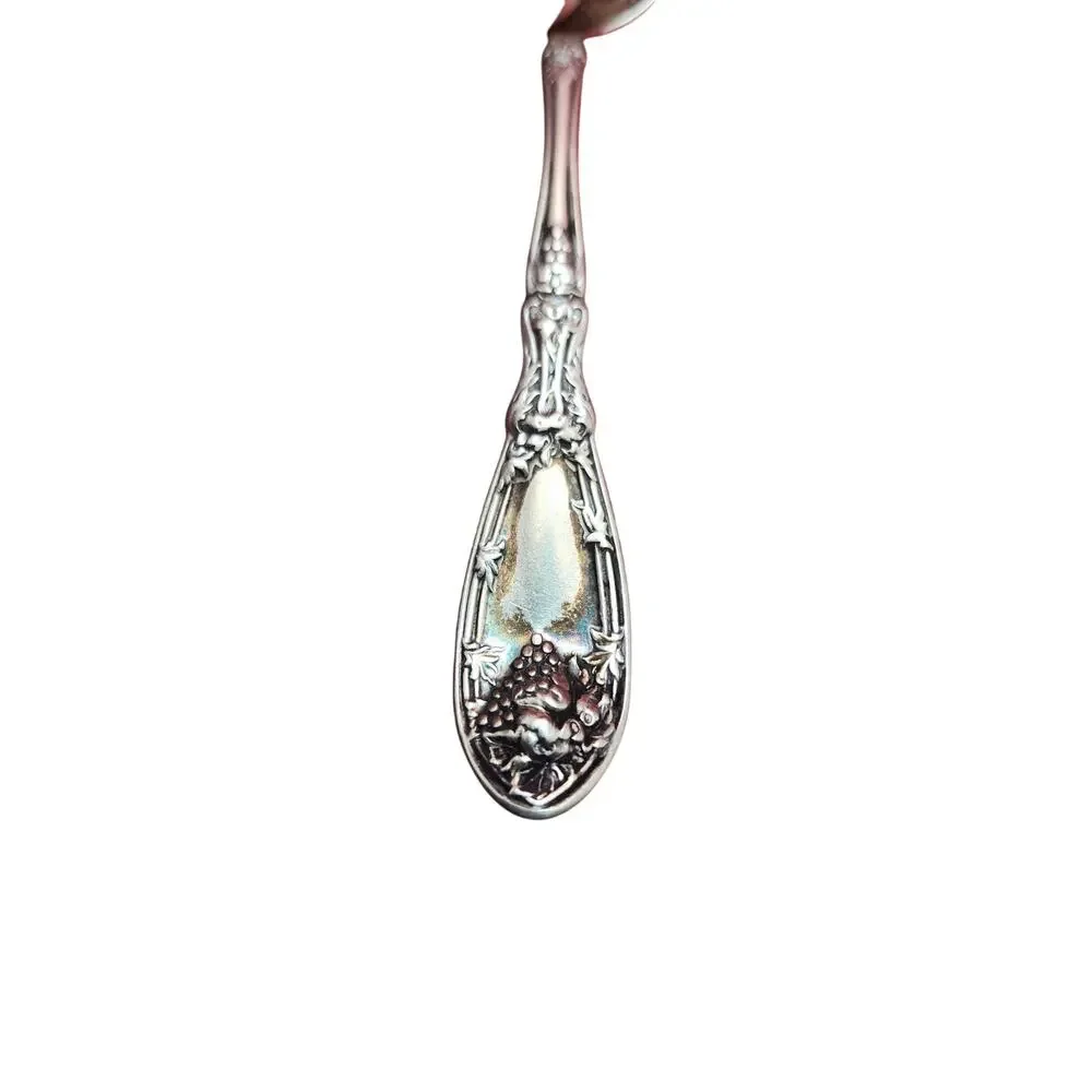 4 Oneida La Vigne Silverplate 1908 Five O’Clock Teaspoon Vintage Grape 5 1/8”